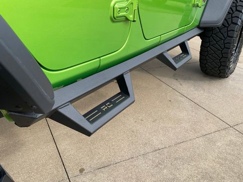 Used 2025 Jeep Wrangler Unlimited Rubicon w/ Convenience Group image 10