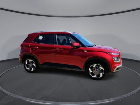 Used 2024 Hyundai Venue SEL FWD image 9
