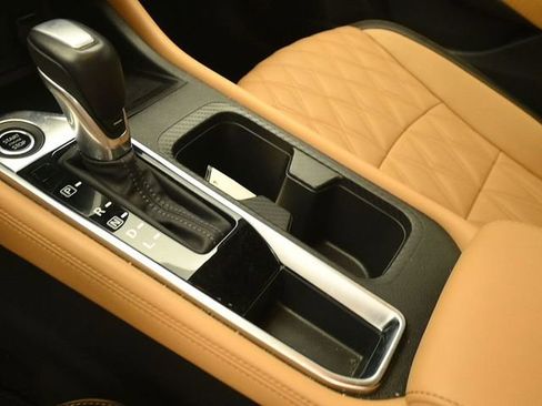 Used 2025 Nissan Sentra SV w/ SV Premium Package image 24