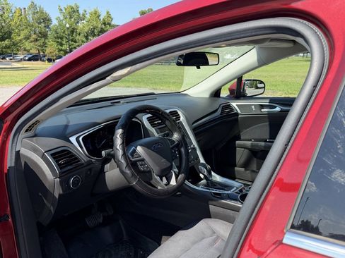 Used 2013 Ford Fusion SE FWD image 20