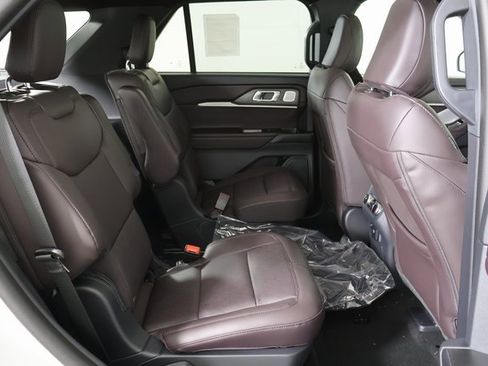 New 2026 Ford Explorer Platinum image 13