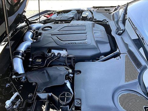 Used 2017 Jaguar F-TYPE R image 9