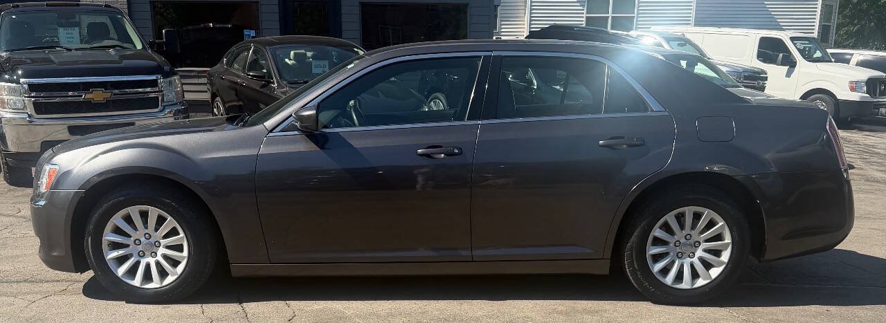 Used 2014 Chrysler 300 RWD image 14