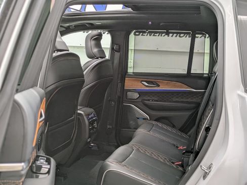 Used 2022 Jeep Grand Cherokee Summit AWD/4WD image 34
