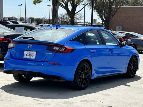 Used 2025 Honda Civic Sport image 4