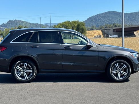 Used 2020 Mercedes-Benz GLC 300 image 2