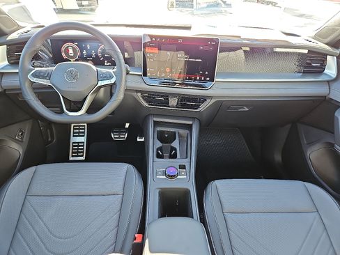 New 2026 Volkswagen Tiguan SE R-Line image 8