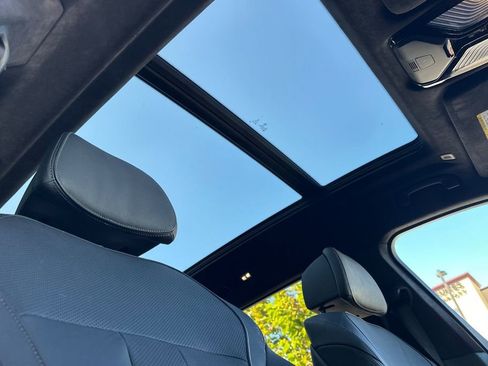 Used 2022 BMW X7 M50i image 18