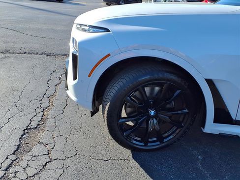 Used 2025 BMW X7 xDrive40i w/ M Sport Package image 27