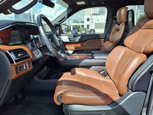 Certified 2024 Lincoln Navigator Reserve AWD/4WD image 4