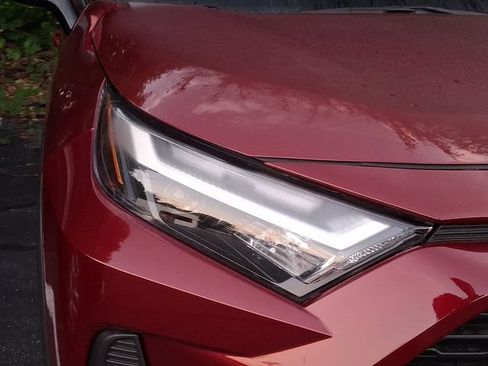 Used 2025 Toyota RAV4 XLE w/ Convenience Package FWD image 4