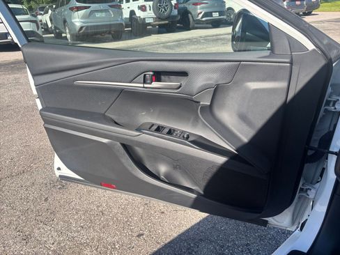 Used 2025 Toyota Camry SE FWD image 18