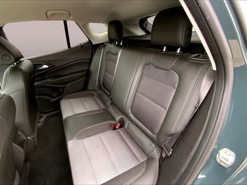 Used 2025 Chevrolet Trax LT FWD image 19