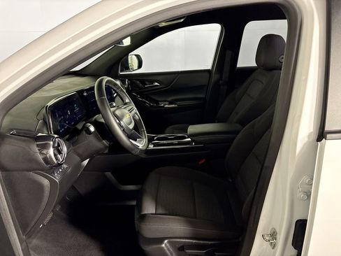 Used 2025 Chevrolet Equinox LT AWD/4WD image 11