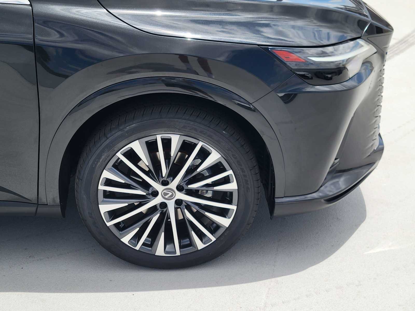 Used 2023 Lexus RX 350 Premium Plus w/ Cold Area Package FWD image 9