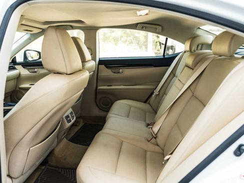 Used 2014 Lexus ES 350 w/ Premium Package FWD image 26
