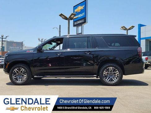 Certified 2025 Chevrolet Suburban Z71 AWD/4WD image 14