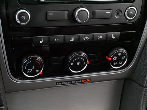 Used 2015 Volkswagen Passat 1.8T SE image 23