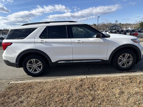 Used 2020 Ford Explorer XLT w/ Equipment Group 202A image 11