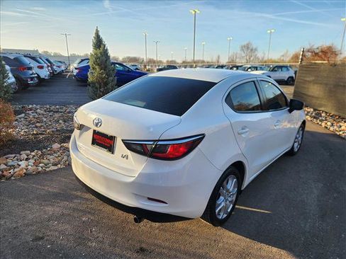 Used 2017 Toyota Yaris iA image 5