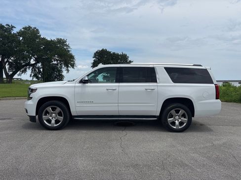 Used 2020 Chevrolet Suburban Premier image 4