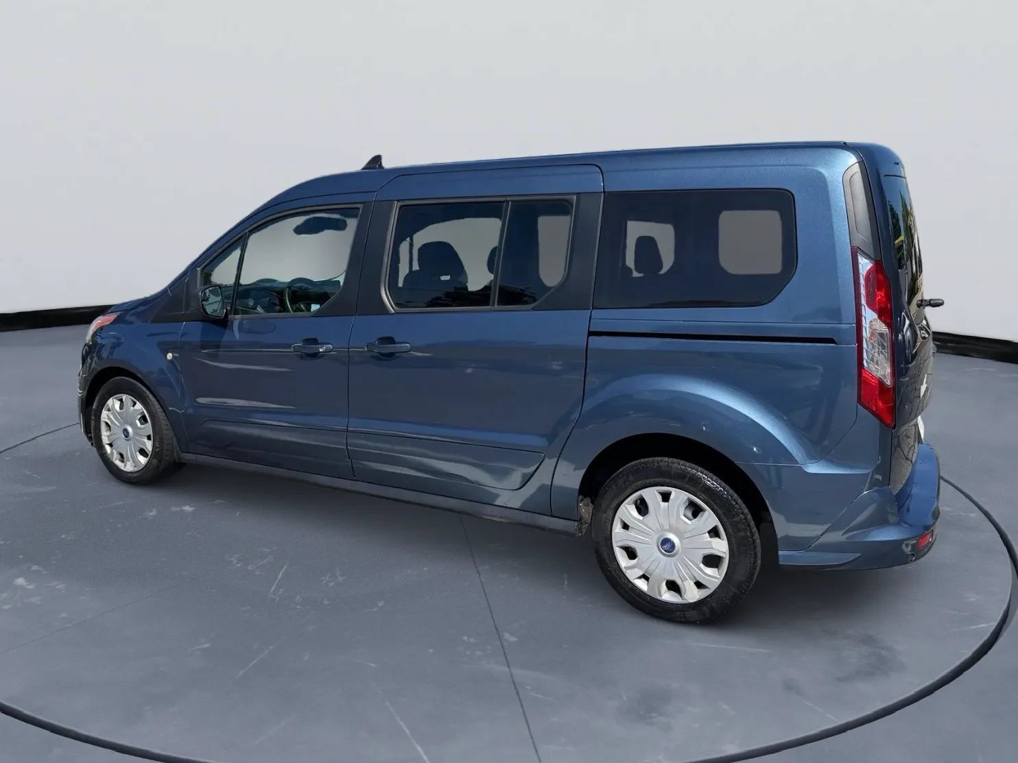 Used 2019 Ford Transit Connect XLT FWD image 3