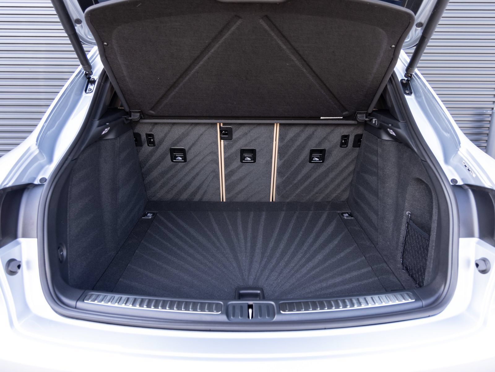 Certified 2026 Porsche Macan AWD/4WD image 28