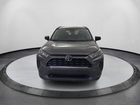 Used 2019 Toyota RAV4 LE FWD image 2