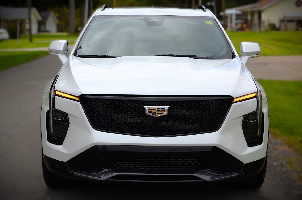 Used 2025 Cadillac XT4 Sport AWD/4WD image 2