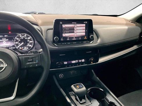 Used 2022 Nissan Rogue SV FWD image 8