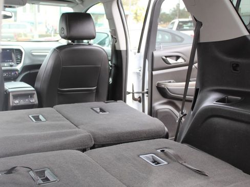 Used 2023 GMC Acadia SLT image 17