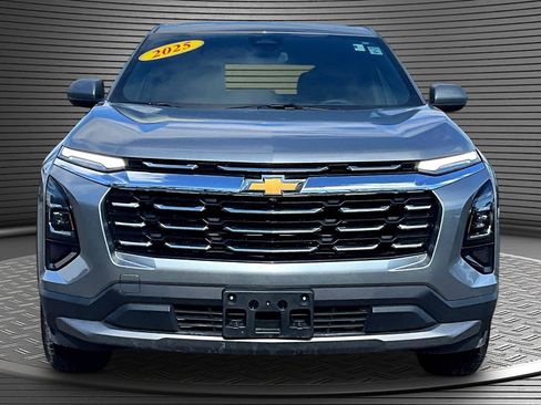 Used 2025 Chevrolet Equinox LT image 2