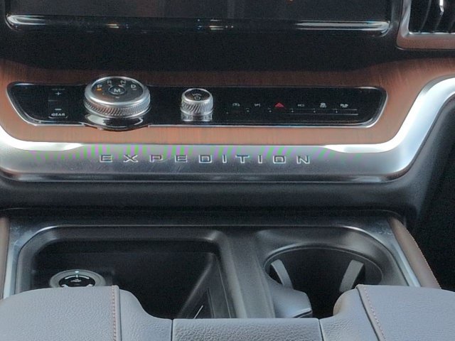 New 2027 Ford Expedition King Ranch RWD image 19
