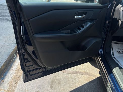 Used 2025 Nissan Rogue SV image 18