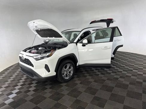 Used 2025 Toyota RAV4 XLE AWD/4WD image 12