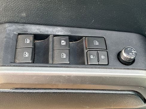 Used 2017 Toyota Tacoma SR5 image 7