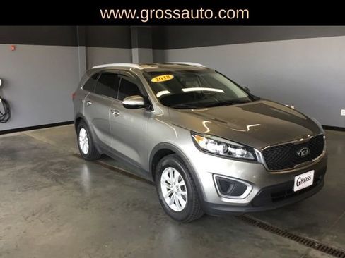Used 2018 Kia Sorento FWD image 2