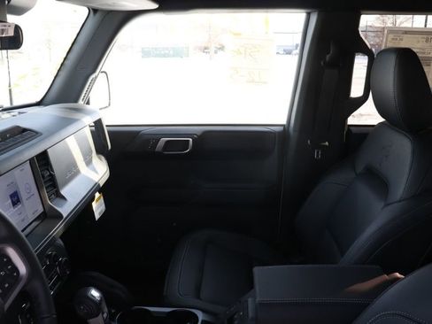 New 2025 Ford Bronco Badlands image 14