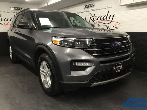 Used 2022 Ford Explorer XLT w/ Equipment Group 202A image 3