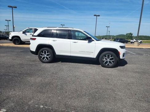 Used 2024 Jeep Grand Cherokee Limited image 8