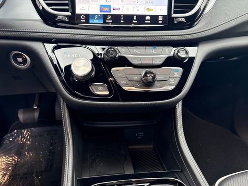 New 2026 Chrysler Pacifica Limited image 22
