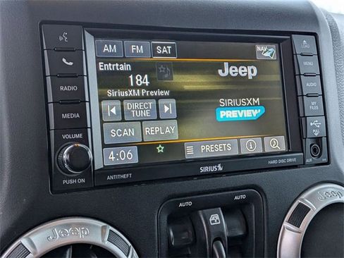 Used 2018 Jeep Wrangler Unlimited Sahara w/ Connectivity Group image 21