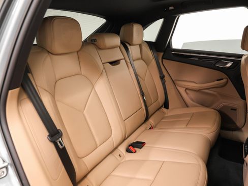 Certified 2026 Porsche Macan AWD/4WD image 23