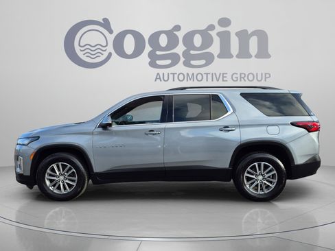 Used 2023 Chevrolet Traverse LT FWD image 2