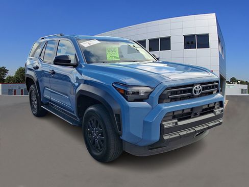 Certified 2025 Toyota 4Runner SR5 AWD/4WD image 1
