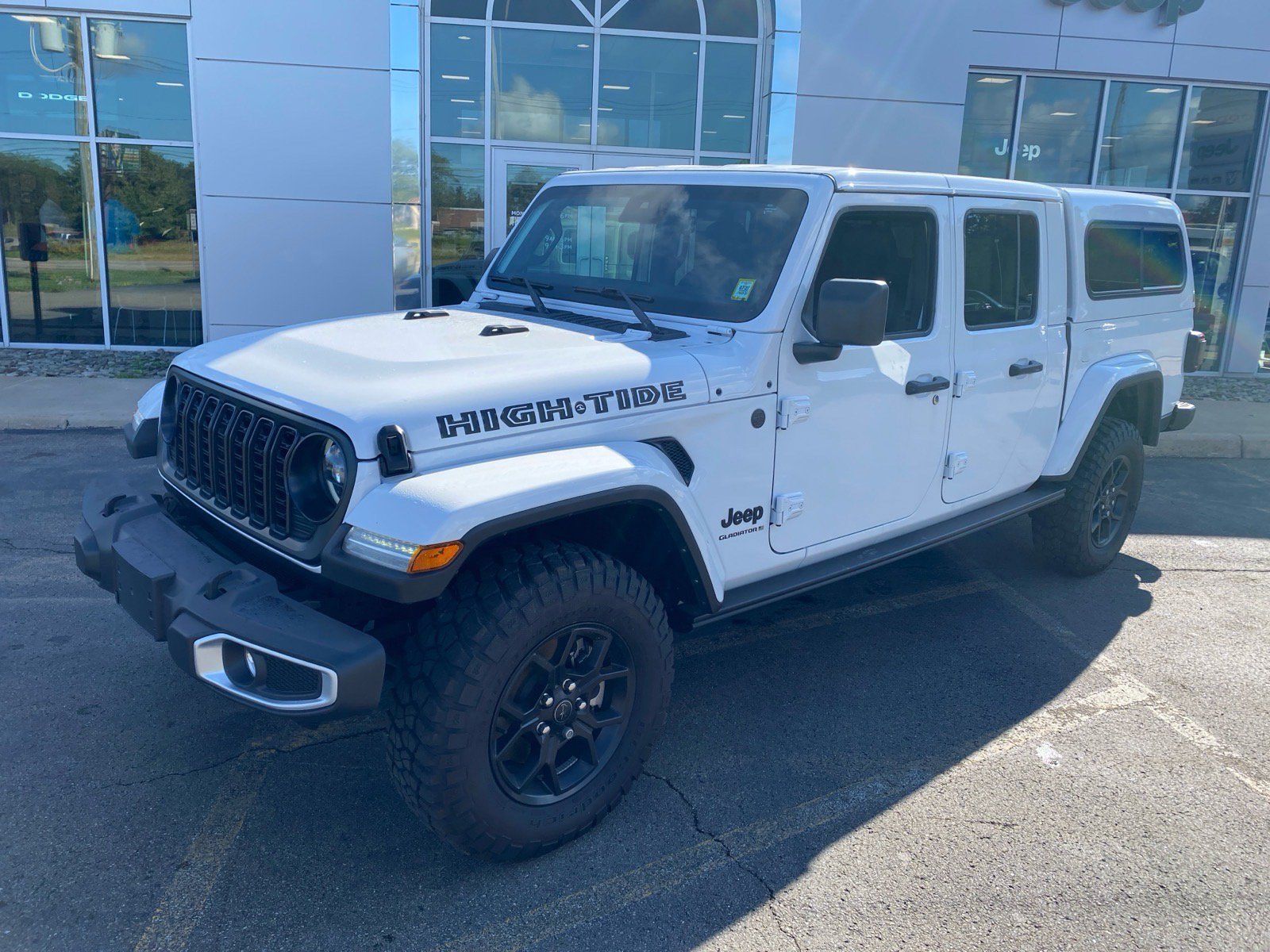 Used 2025 Jeep Gladiator Sport AWD/4WD image 1