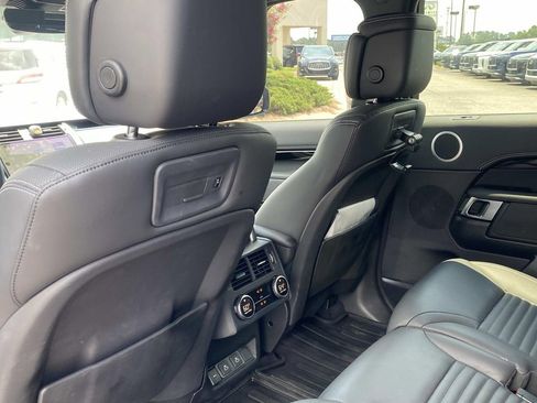 Used 2023 Land Rover Discovery S R-Dynamic image 12