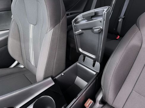 New 2026 Hyundai Elantra Hybrid FWD image 18
