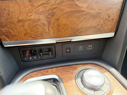 Used 2023 Nissan Armada SL AWD/4WD image 32
