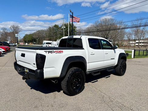 Used 2016 Toyota Tacoma TRD Sport w/ Towing Package image 8